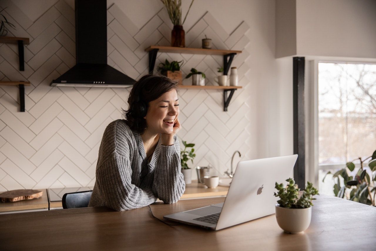 What’s the Best Professional Background for Video Conferencing?