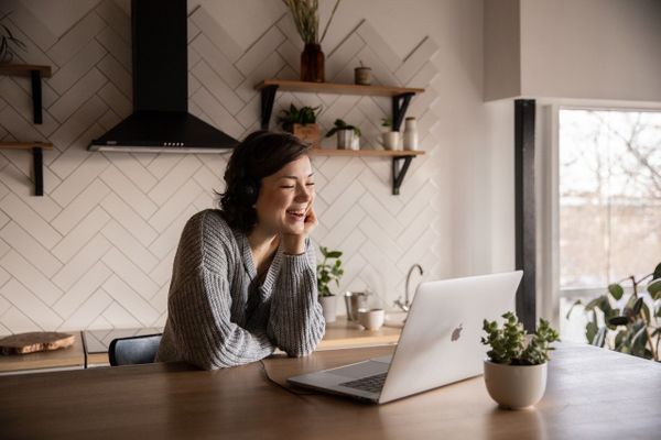 What’s the Best Professional Background for Video Conferencing?